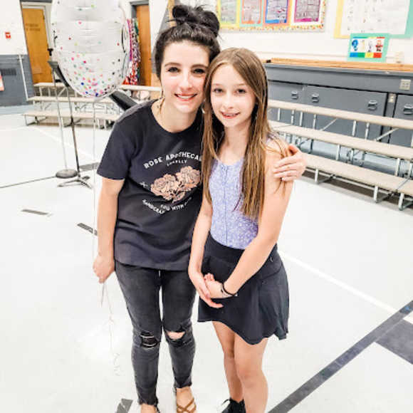 Meet your Posher, Stefani - Picture 1 of 1